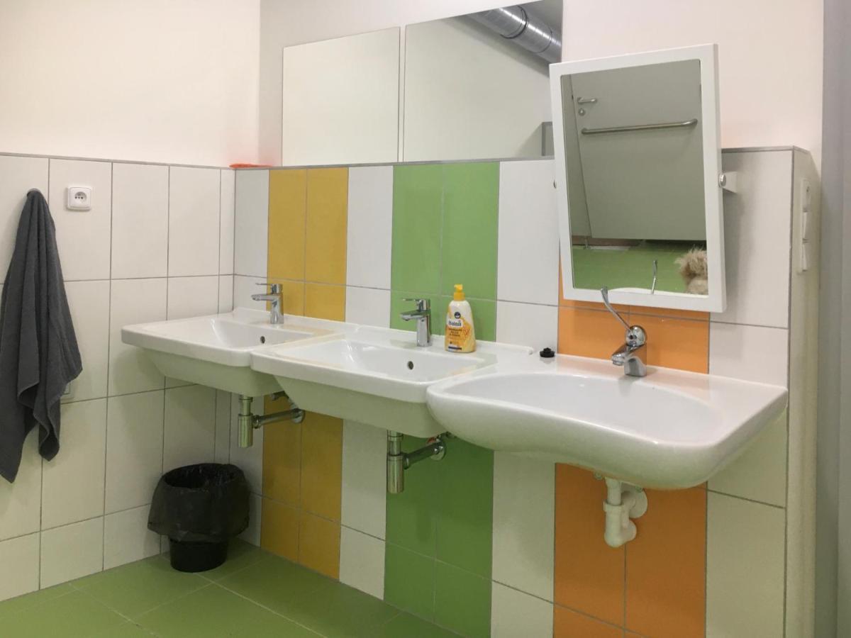 Capsule Hostel Andel Centre Spirit Prága Kültér fotó