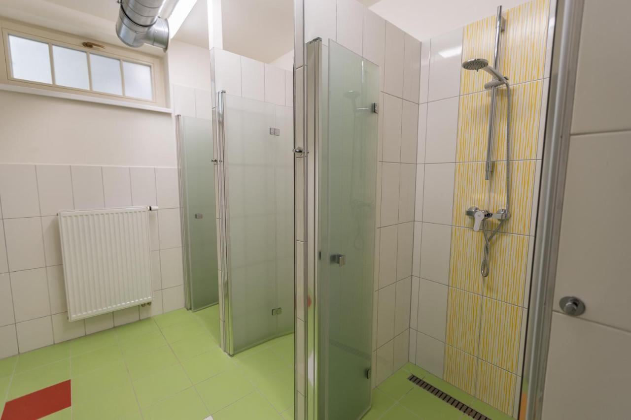 Capsule Hostel Andel Centre Spirit Prága Kültér fotó
