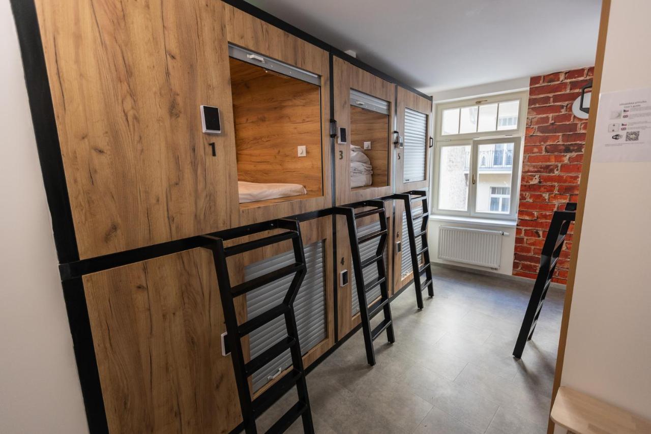 Capsule Hostel Andel Centre Spirit Prága Kültér fotó