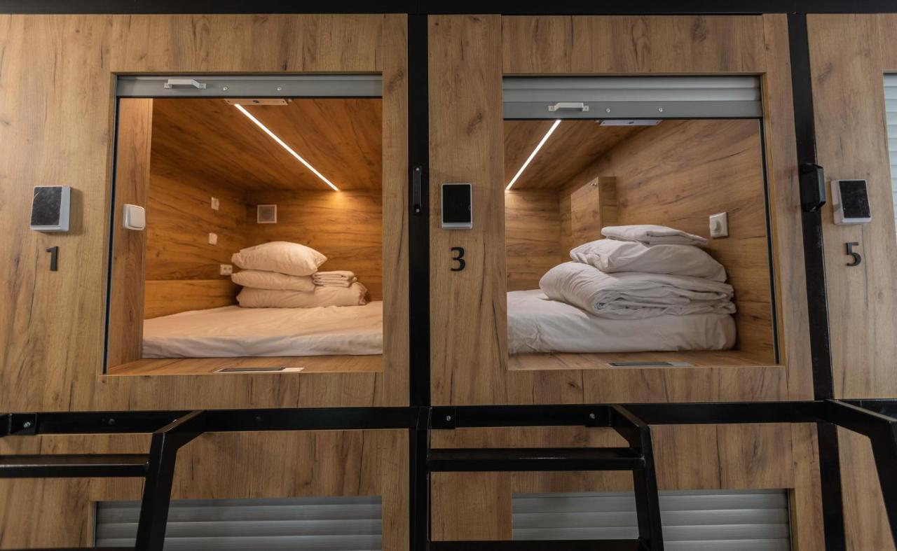 Capsule Hostel Andel Centre Spirit Prága Kültér fotó