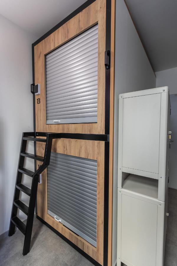Capsule Hostel Andel Centre Spirit Prága Kültér fotó